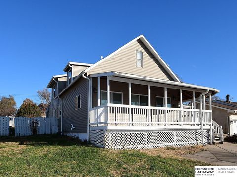 Photo of 530 E 2nd Street, Papillion, NE 68046 (MLS # 22605440)