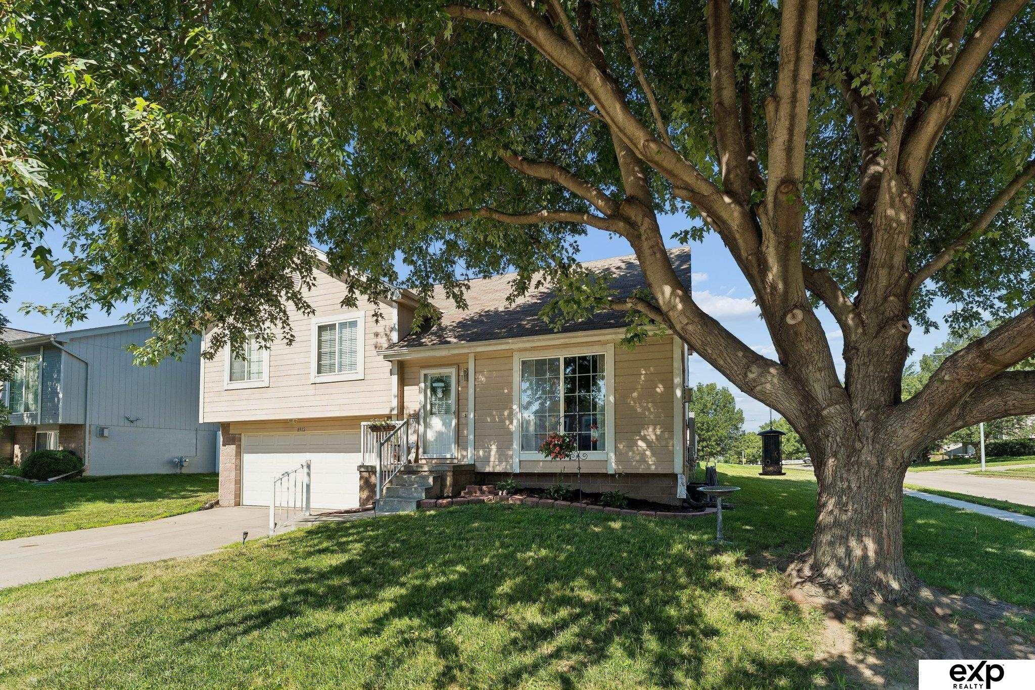 8912 N 75th Avenue