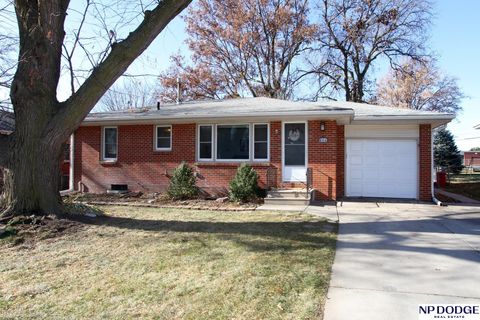 Photo of 811 E Avon Lane, Lincoln, NE 68505 (MLS # 22535075)