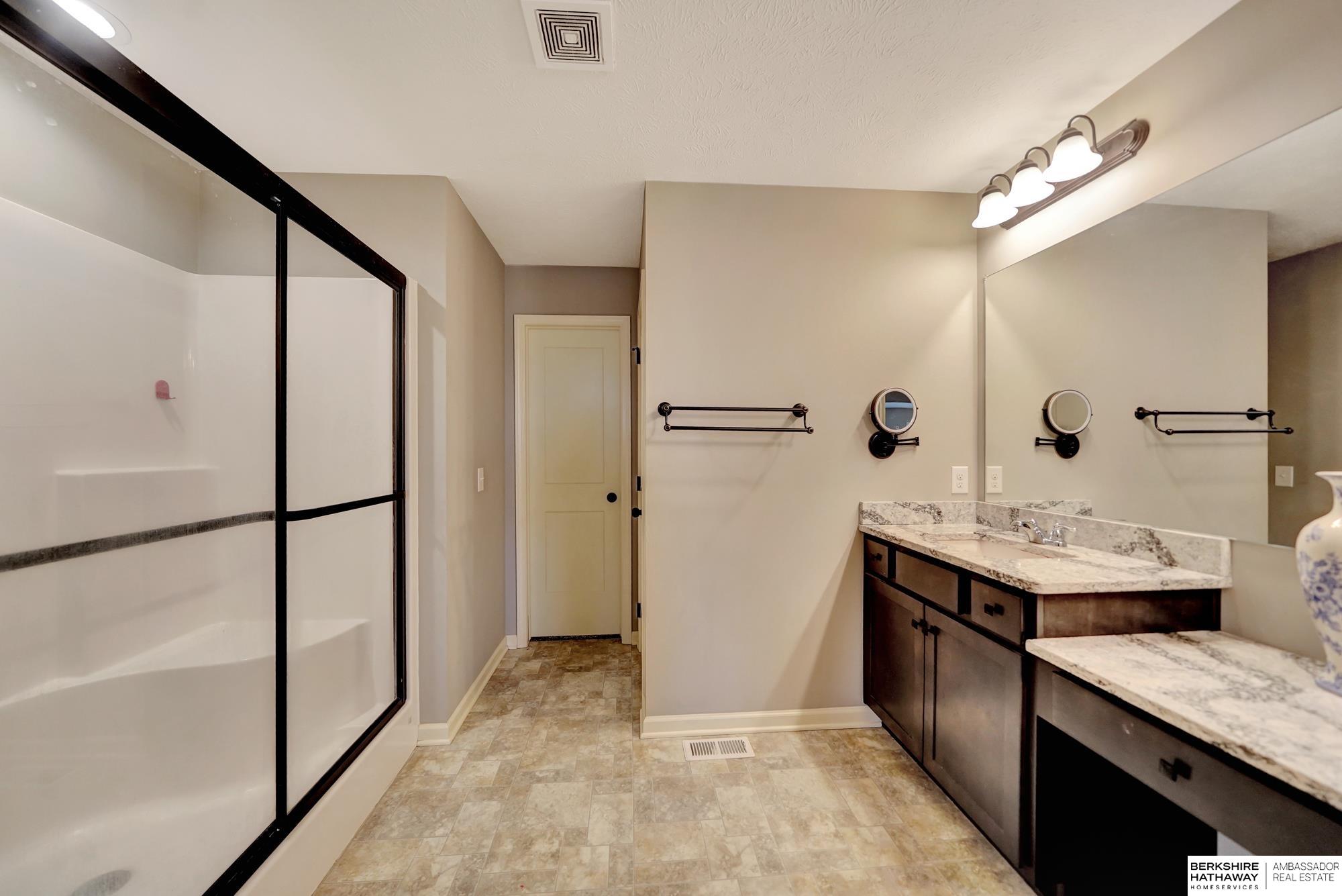 Lincoln, Nebraska 68507, United States, 4 Bedrooms Bedrooms, ,2 BathroomsBathrooms,Residential,Active,135254