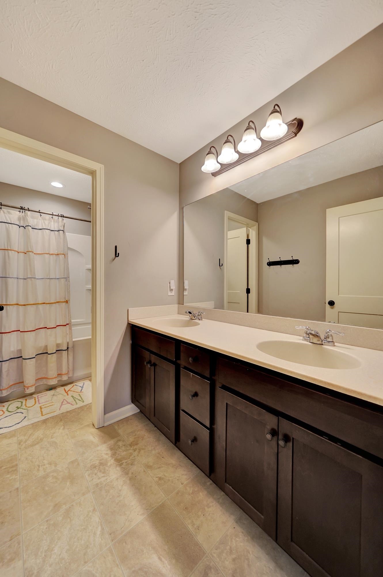 Lincoln, Nebraska 68507, United States, 4 Bedrooms Bedrooms, ,2 BathroomsBathrooms,Residential,Active,135254