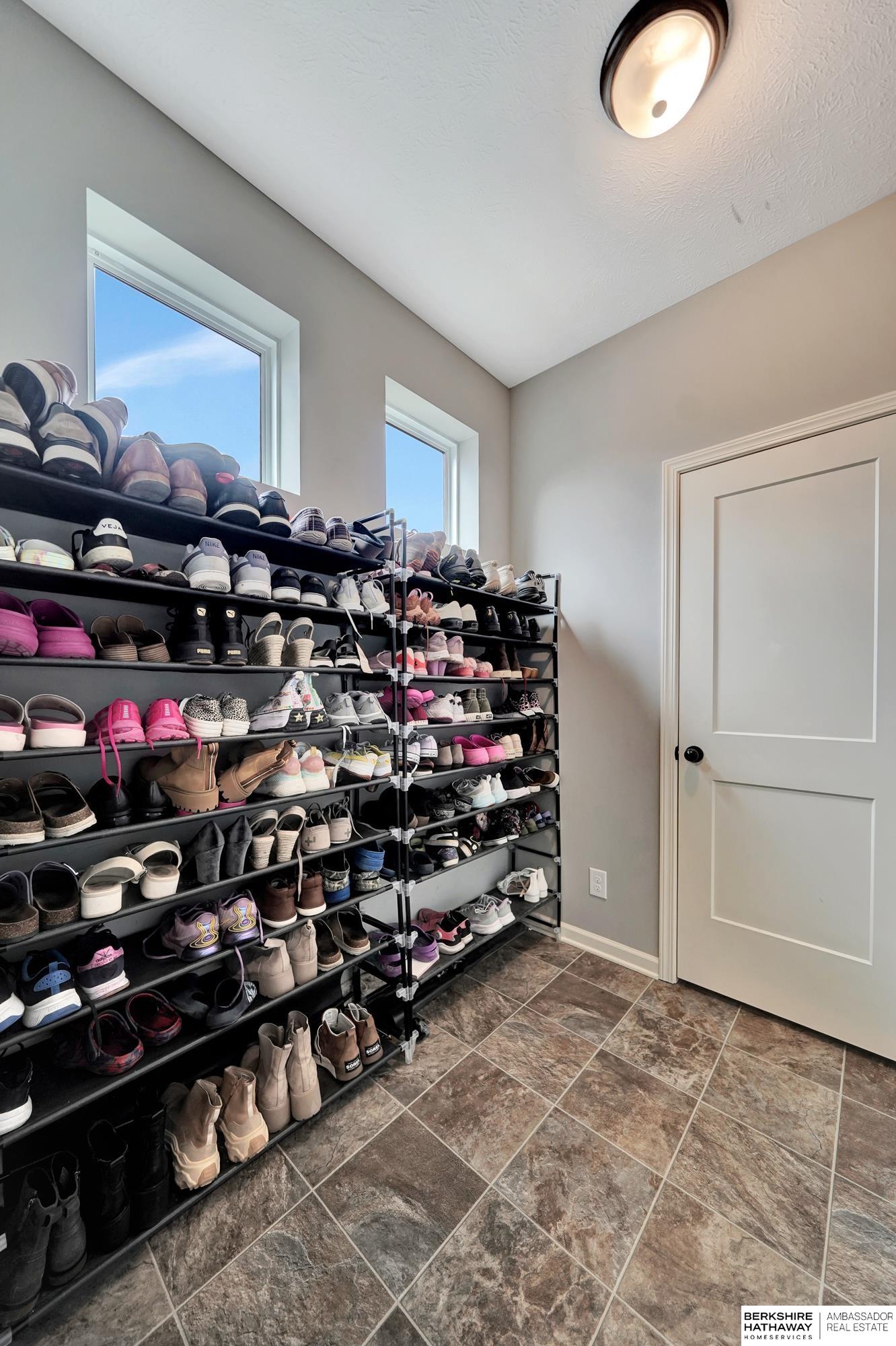 Lincoln, Nebraska 68507, United States, 4 Bedrooms Bedrooms, ,2 BathroomsBathrooms,Residential,Active,135254