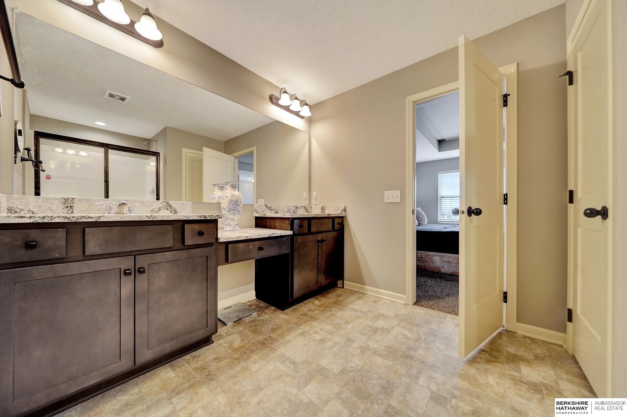 Lincoln, Nebraska 68507, United States, 4 Bedrooms Bedrooms, ,2 BathroomsBathrooms,Residential,Active,135254