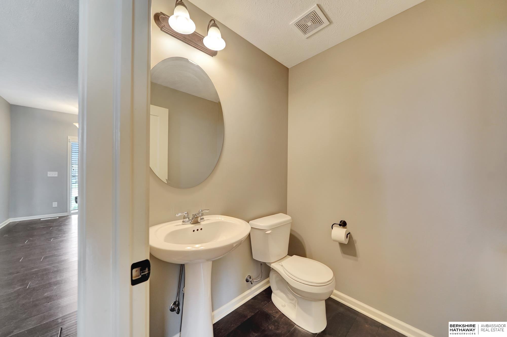 Lincoln, Nebraska 68507, United States, 4 Bedrooms Bedrooms, ,2 BathroomsBathrooms,Residential,Active,135254