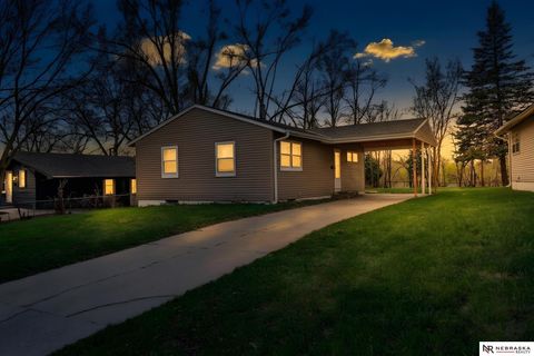 Photo of 4511 Laurel Avenue, Omaha, NE 68104 (MLS # 22610478)