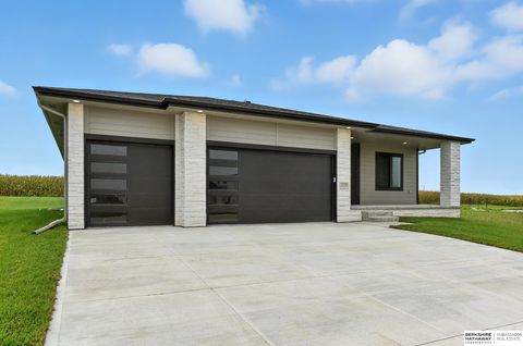 Photo of 20708 Vernon Avenue, Elkhorn, NE 68022 (MLS # 22527234)