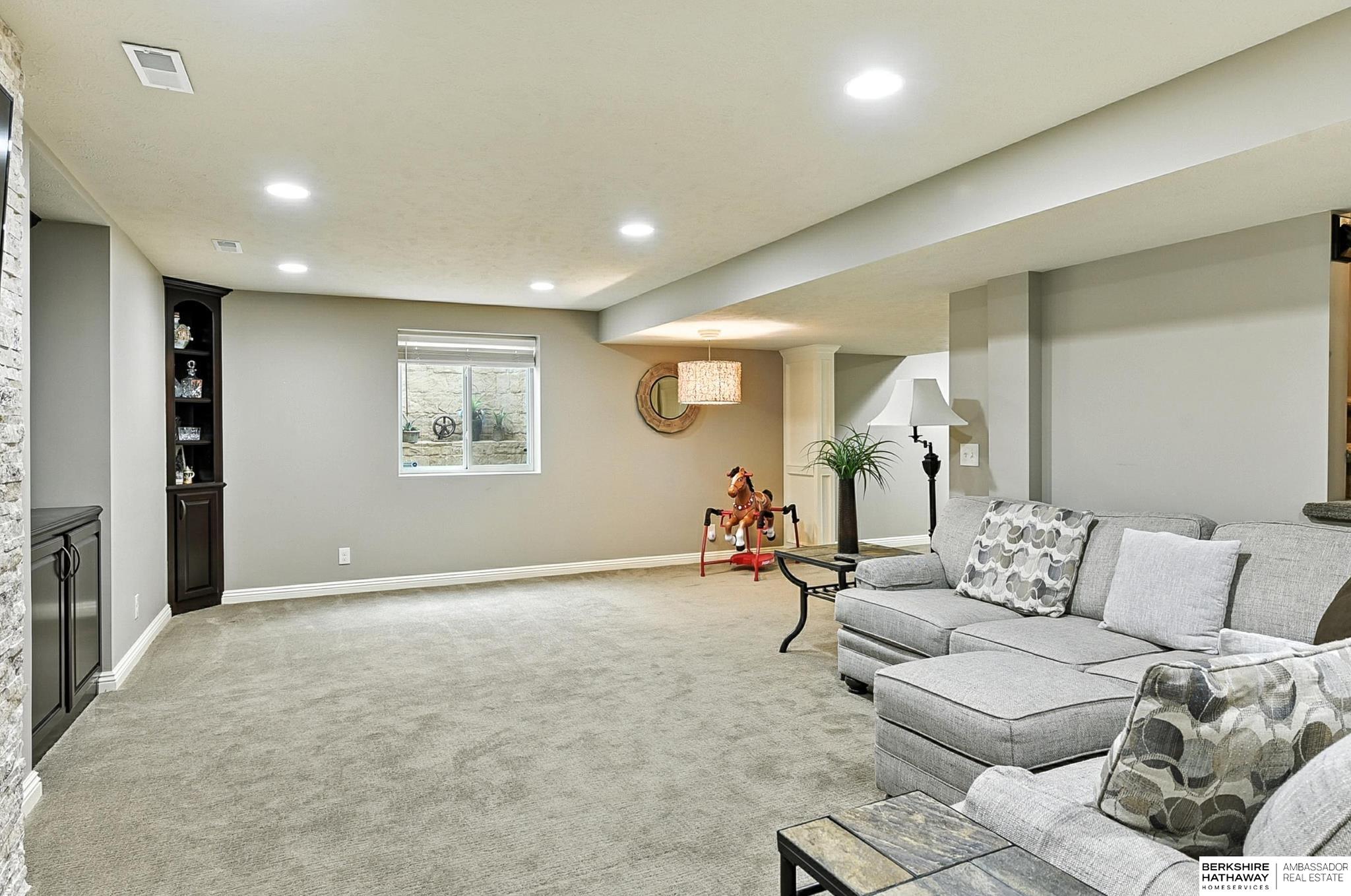 Omaha, Nebraska 68164, United States, 4 Bedrooms Bedrooms, ,2 BathroomsBathrooms,Residential,Active,200273