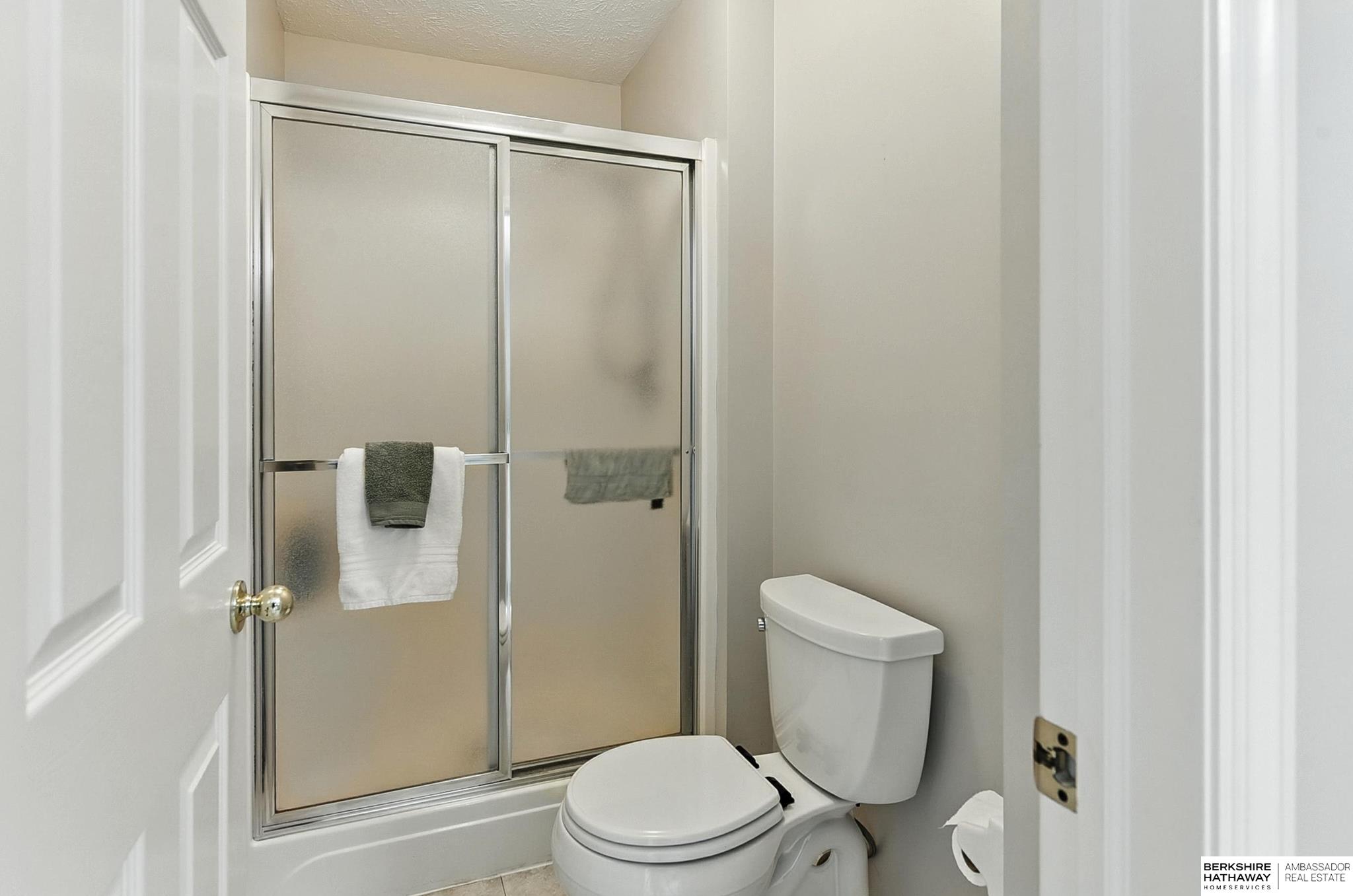 Omaha, Nebraska 68164, United States, 4 Bedrooms Bedrooms, ,2 BathroomsBathrooms,Residential,Active,200273