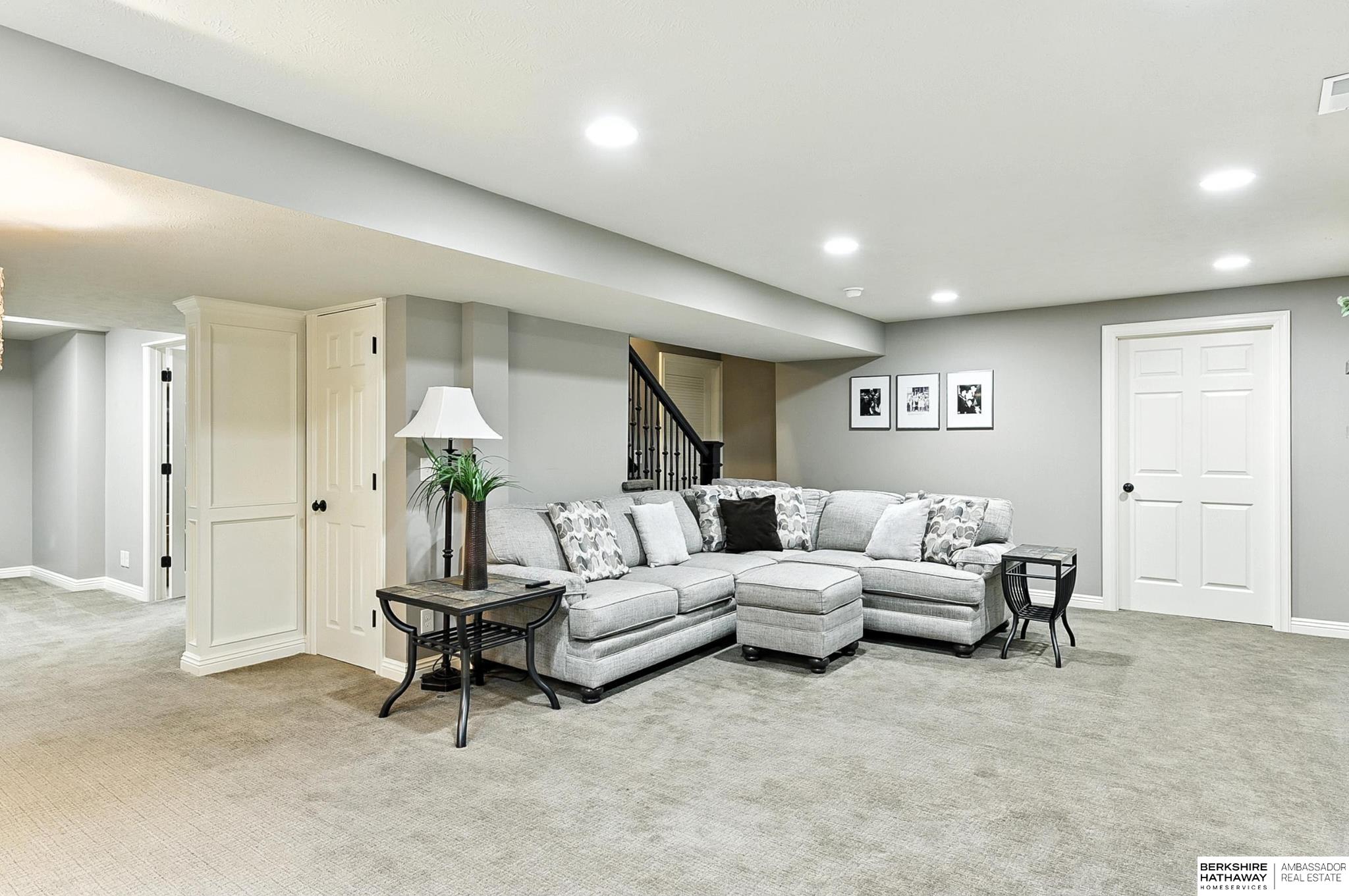 Omaha, Nebraska 68164, United States, 4 Bedrooms Bedrooms, ,2 BathroomsBathrooms,Residential,Active,200273