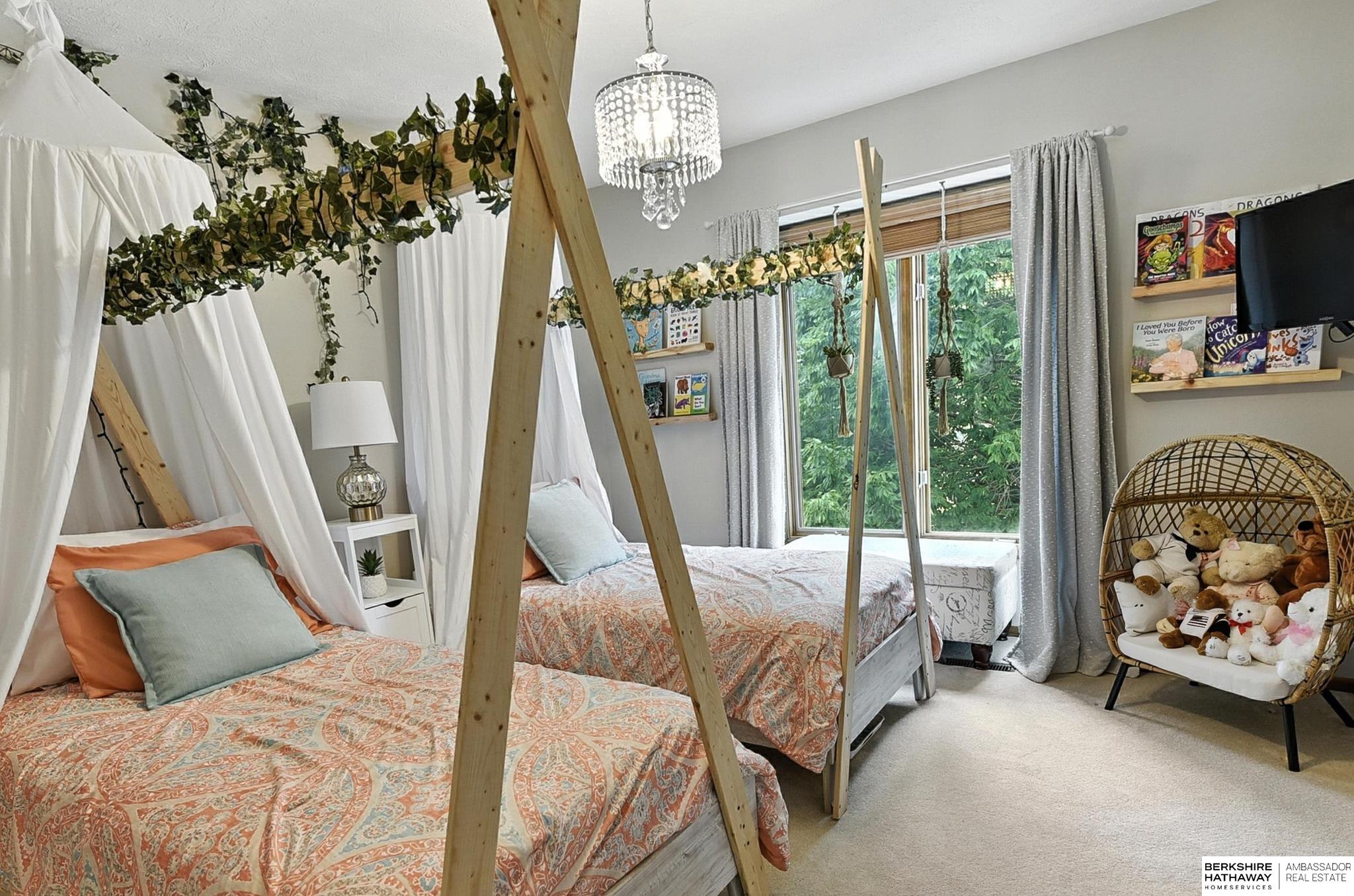 Omaha, Nebraska 68164, United States, 4 Bedrooms Bedrooms, ,2 BathroomsBathrooms,Residential,Active,200273