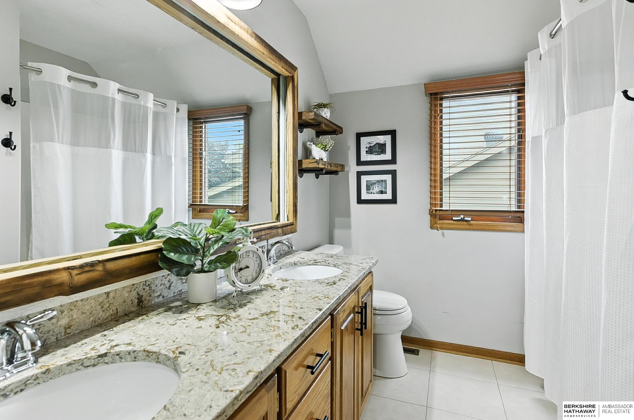 Omaha, Nebraska 68164, United States, 4 Bedrooms Bedrooms, ,2 BathroomsBathrooms,Residential,Active,200273