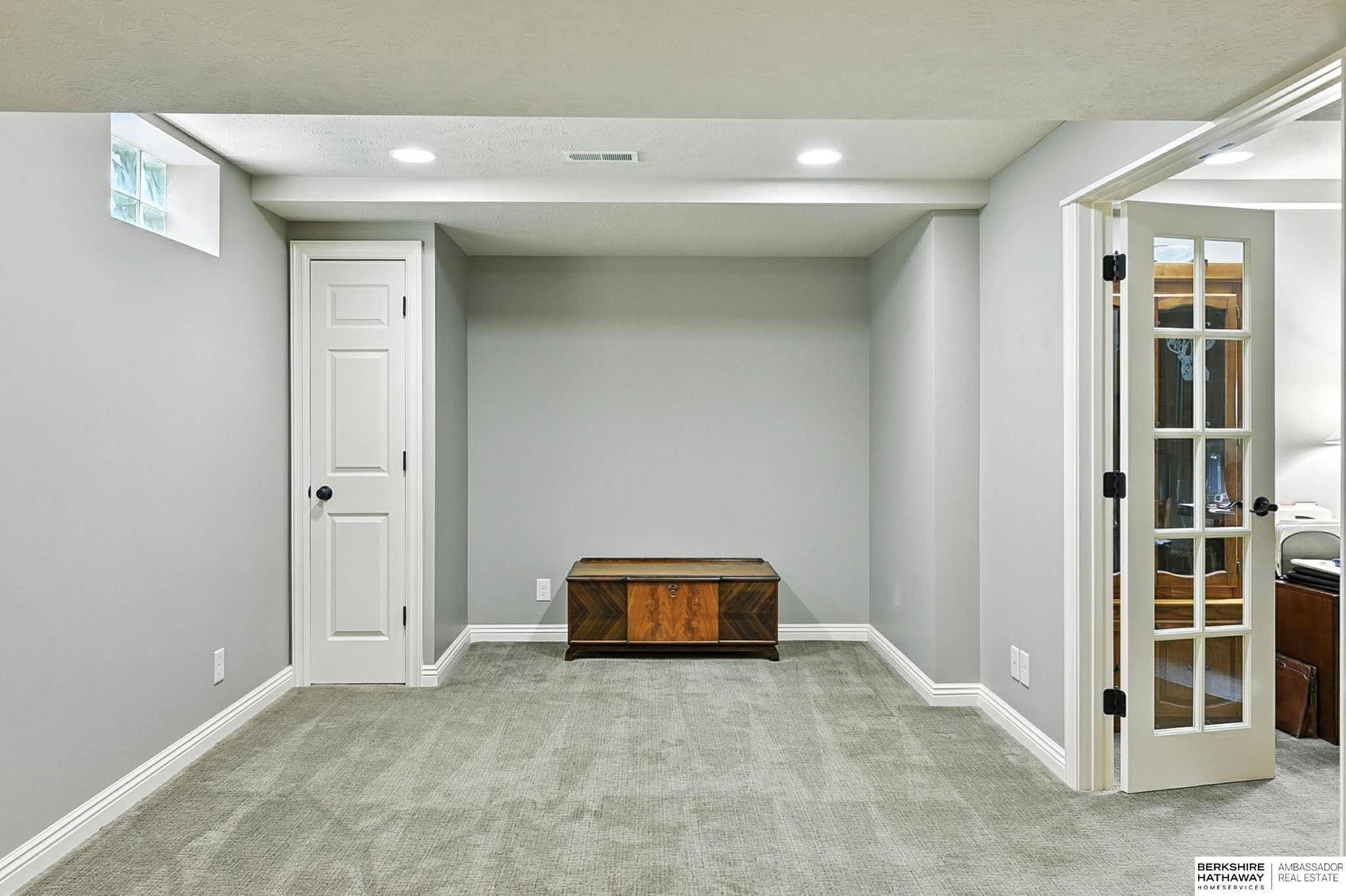 Omaha, Nebraska 68164, United States, 4 Bedrooms Bedrooms, ,2 BathroomsBathrooms,Residential,Active,200273