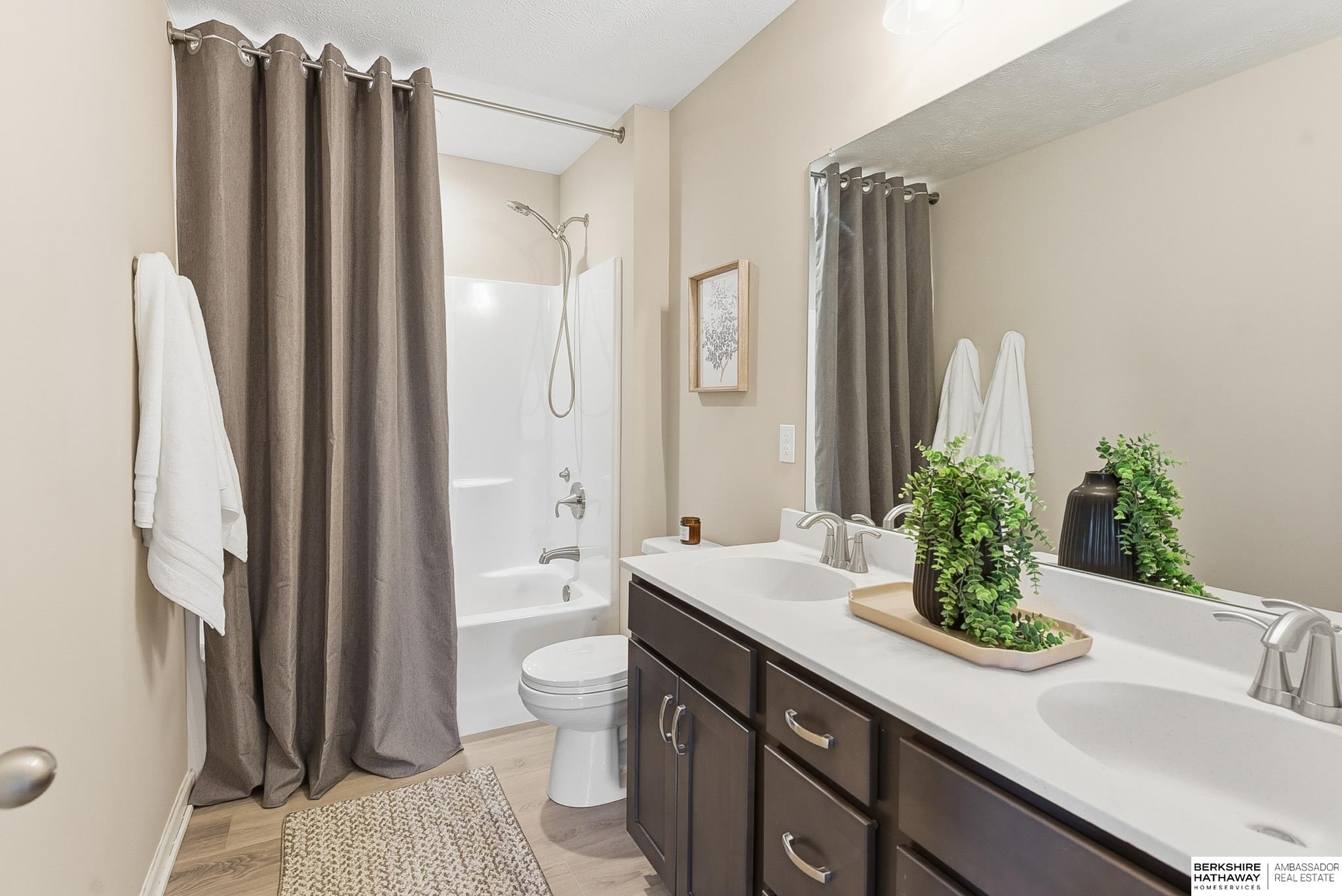 Bennington, Nebraska 68007, United States, 4 Bedrooms Bedrooms, ,2 BathroomsBathrooms,Residential,Active,237468