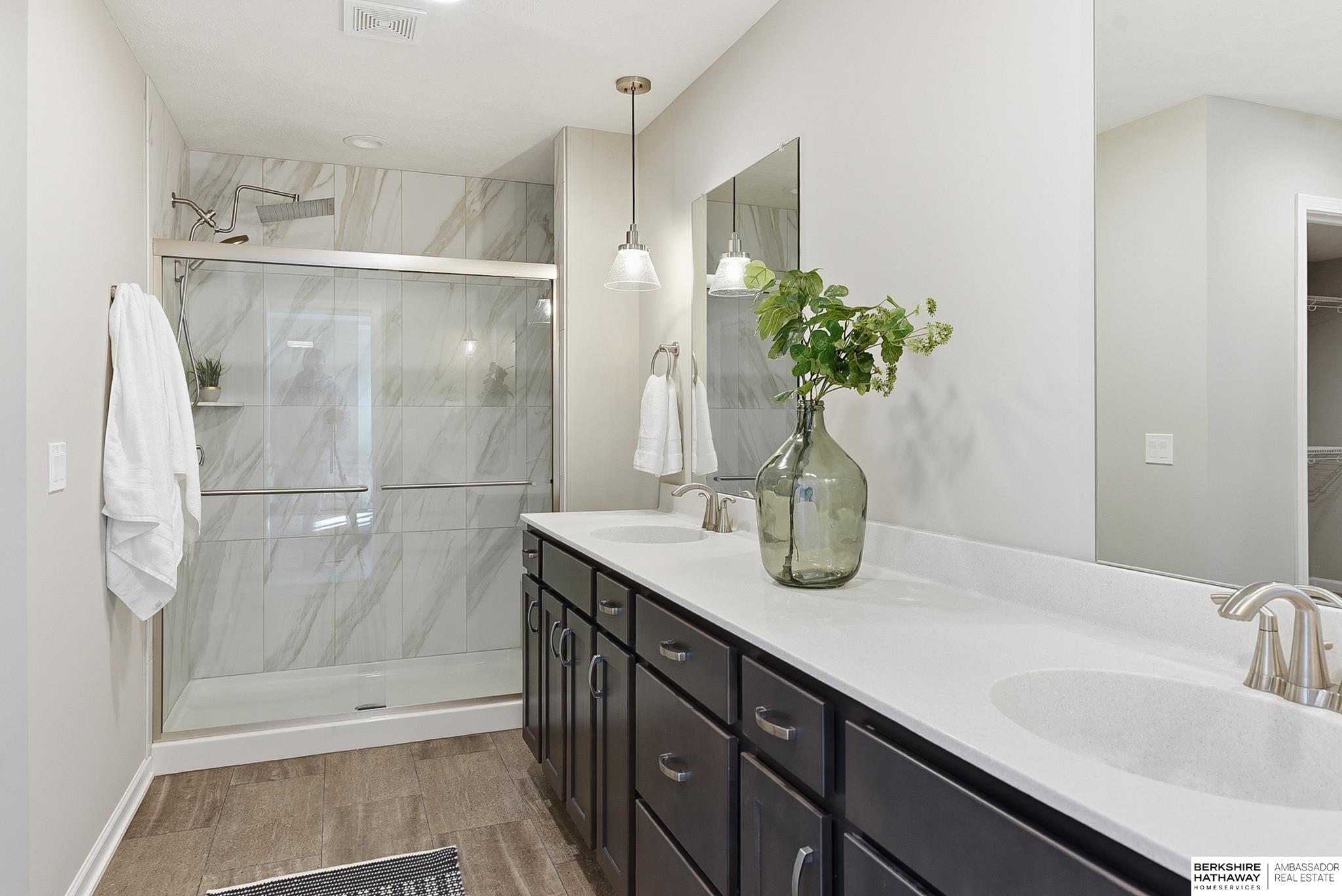 Bennington, Nebraska 68007, United States, 4 Bedrooms Bedrooms, ,2 BathroomsBathrooms,Residential,Active,237468