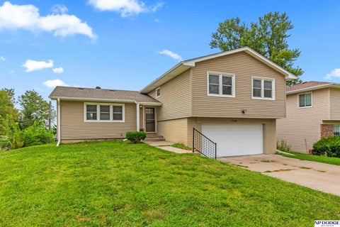 Photo of 1720 N 106 Street, Omaha, NE 68114 (MLS # 22624755)