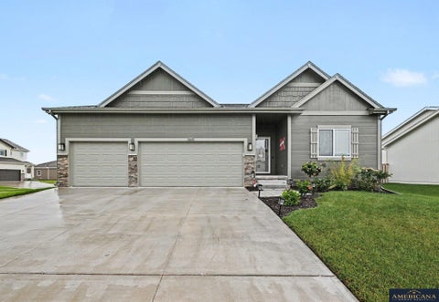 Photo of 10622 Flint Drive, Papillion, NE 68046 (MLS # 22626313)