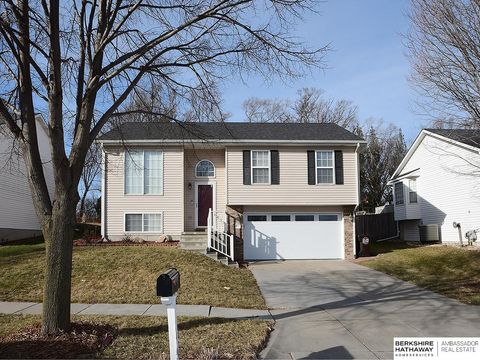 Photo of 1421 SW 36 Street, Lincoln, NE 68522 (MLS # 22602078)