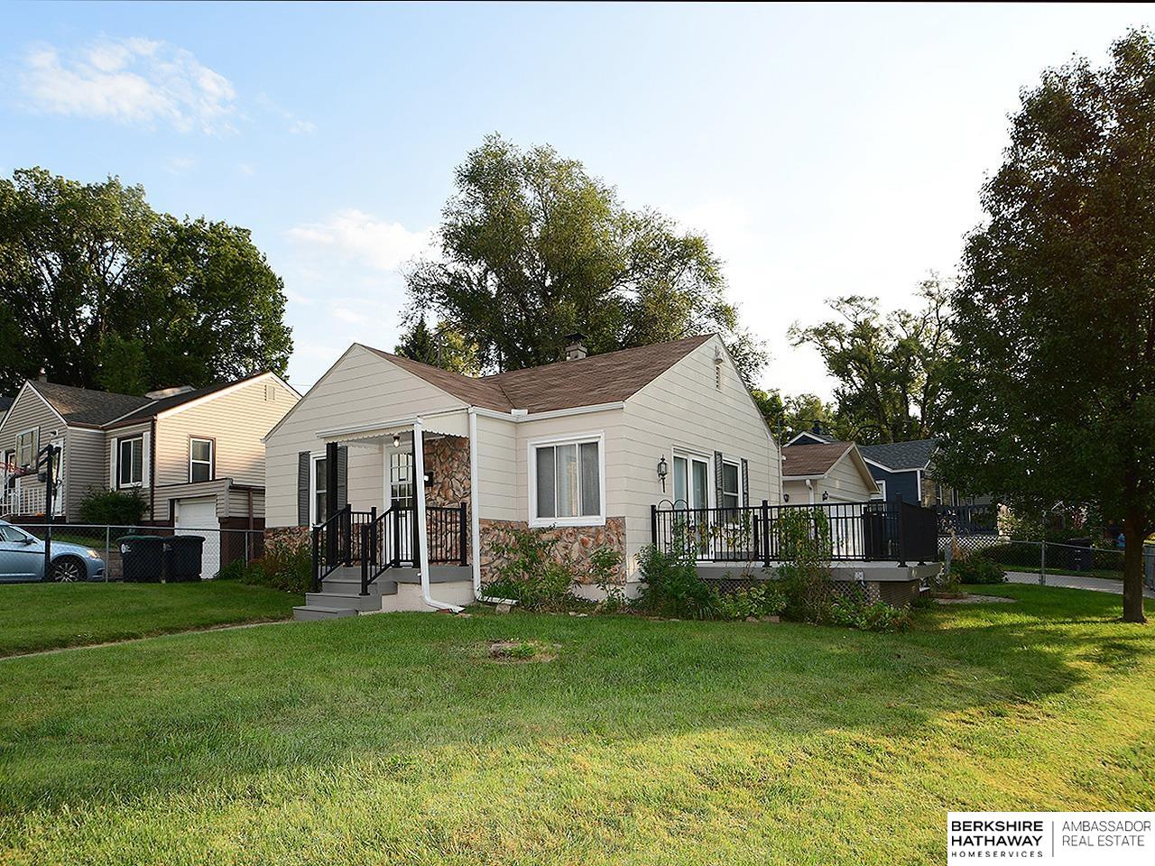 Omaha, Nebraska 68112, United States, 2 Bedrooms Bedrooms, ,1 BathroomBathrooms,Residential,Active,220667