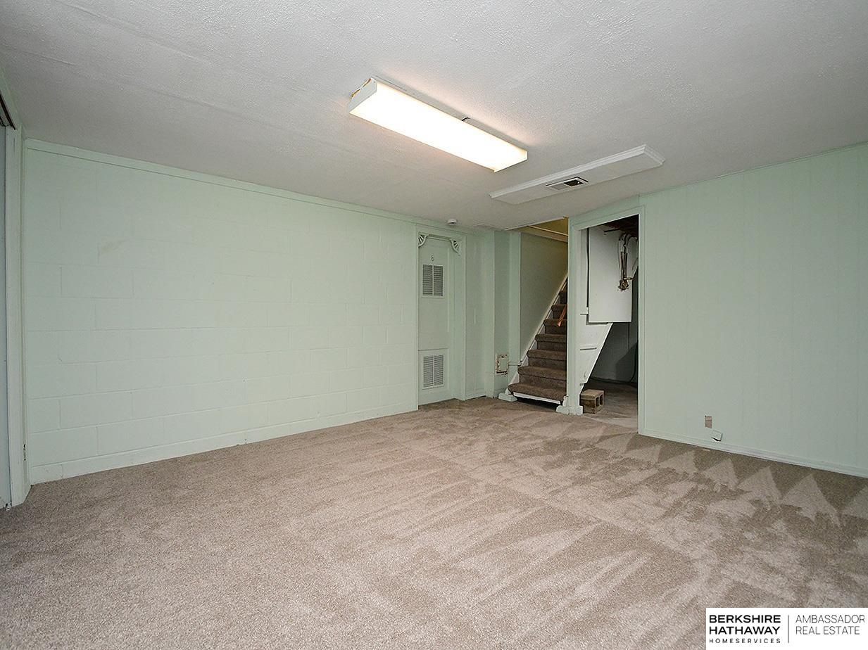 Omaha, Nebraska 68112, United States, 2 Bedrooms Bedrooms, ,1 BathroomBathrooms,Residential,Active,220667