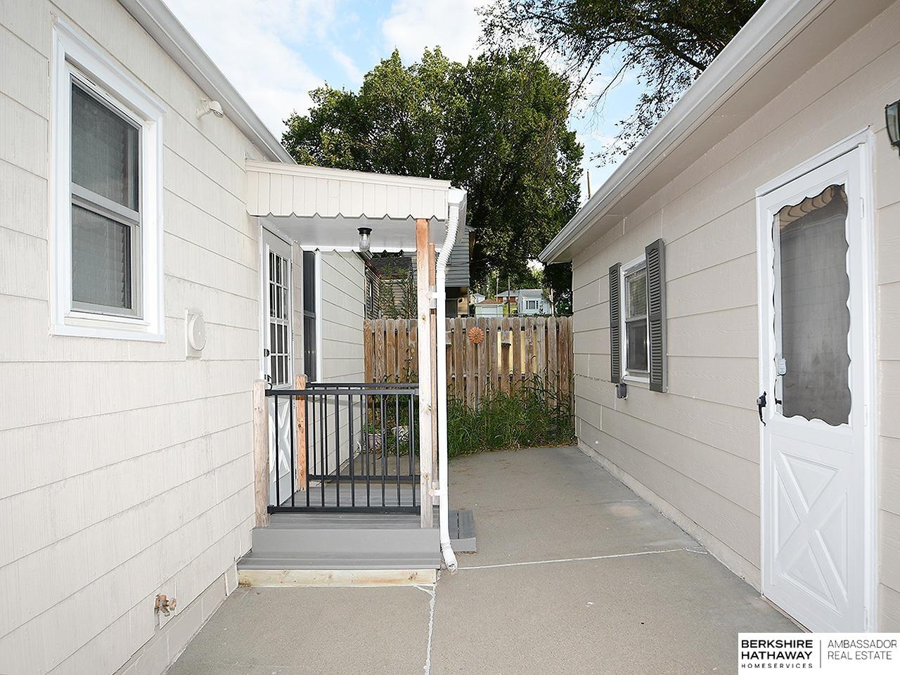 Omaha, Nebraska 68112, United States, 2 Bedrooms Bedrooms, ,1 BathroomBathrooms,Residential,Active,220667