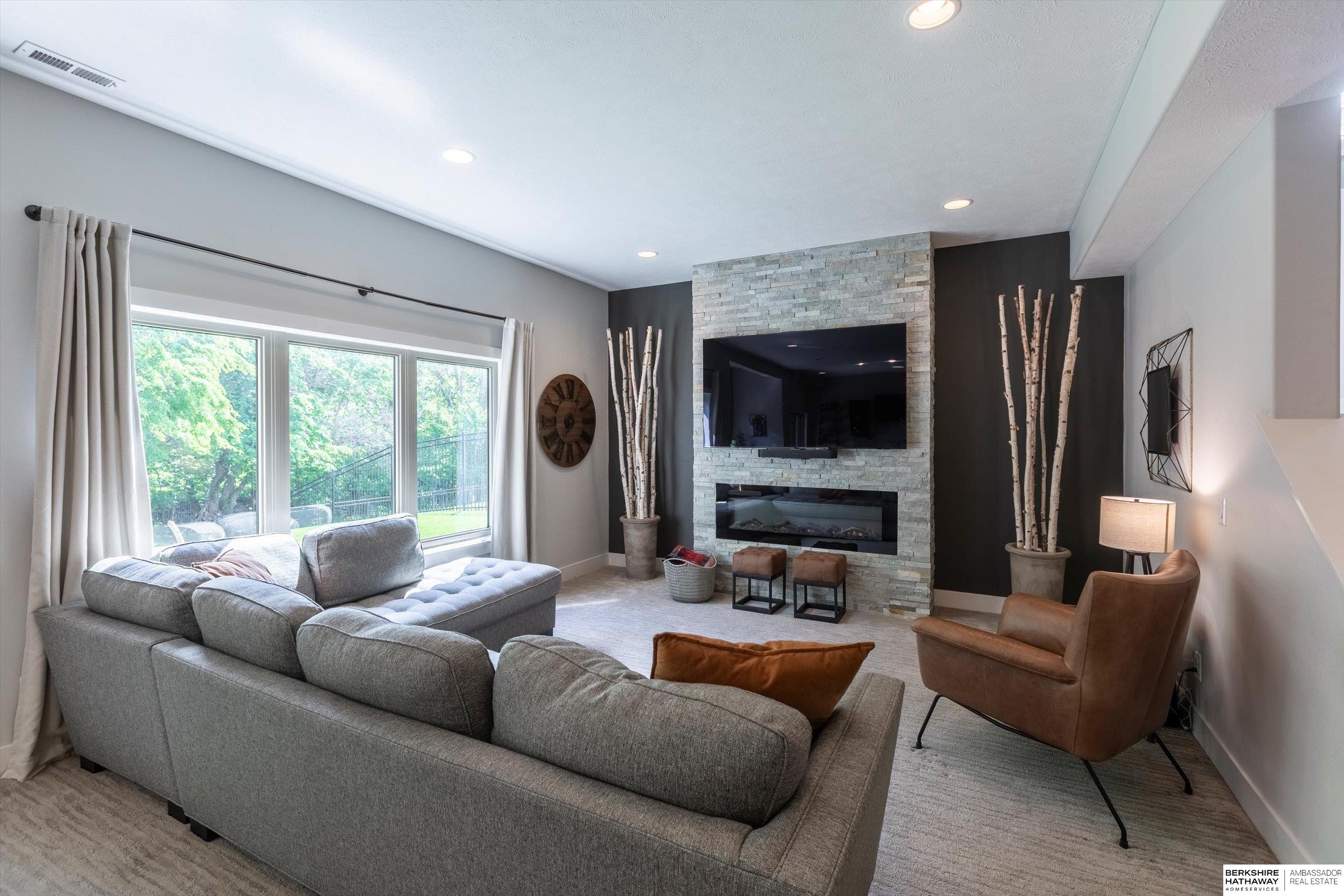 Elkhorn, Nebraska 68022, United States, 5 Bedrooms Bedrooms, ,4 BathroomsBathrooms,Residential,Active,171495