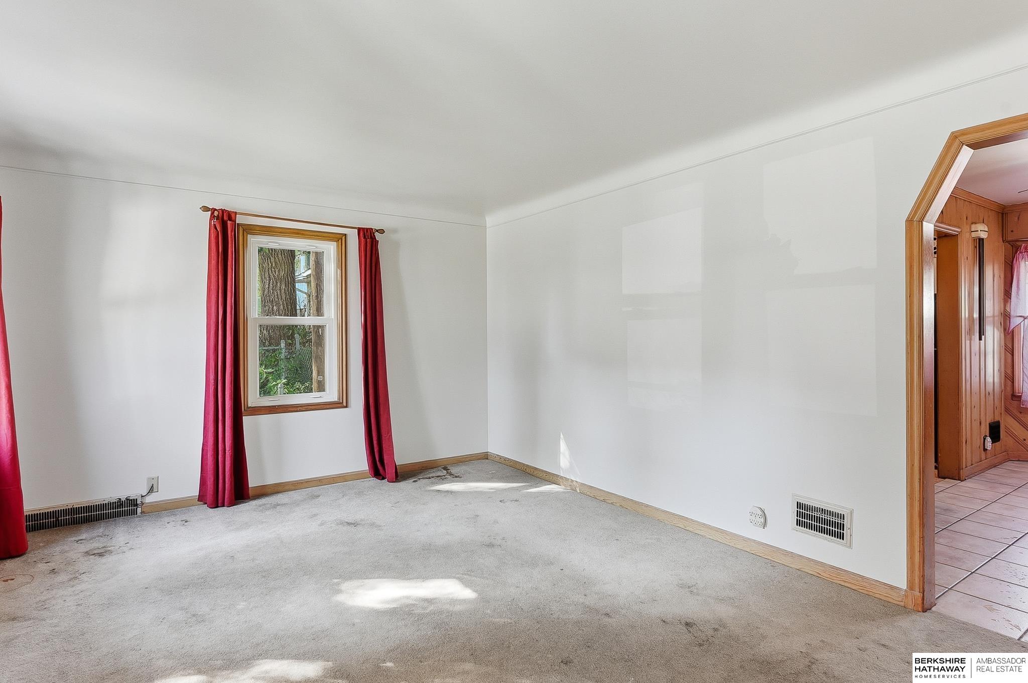 Omaha, Nebraska 68106, United States, 2 Bedrooms Bedrooms, ,1 BathroomBathrooms,Residential,Active,226192