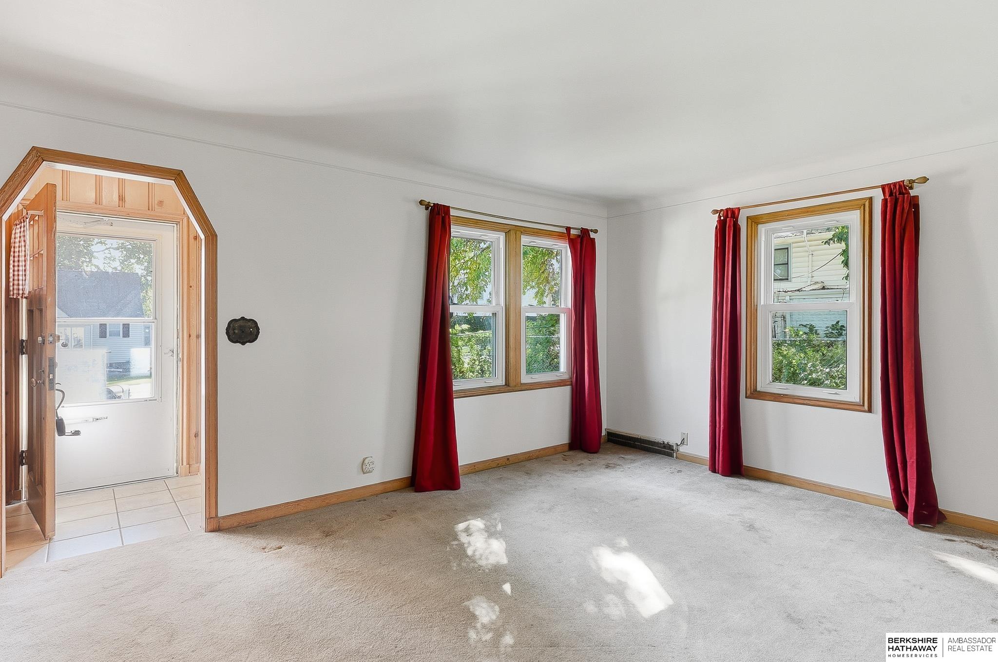 Omaha, Nebraska 68106, United States, 2 Bedrooms Bedrooms, ,1 BathroomBathrooms,Residential,Active,226192