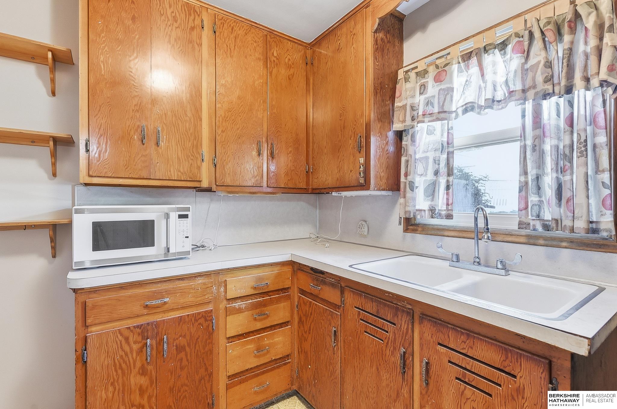 Omaha, Nebraska 68106, United States, 2 Bedrooms Bedrooms, ,1 BathroomBathrooms,Residential,Active,226192