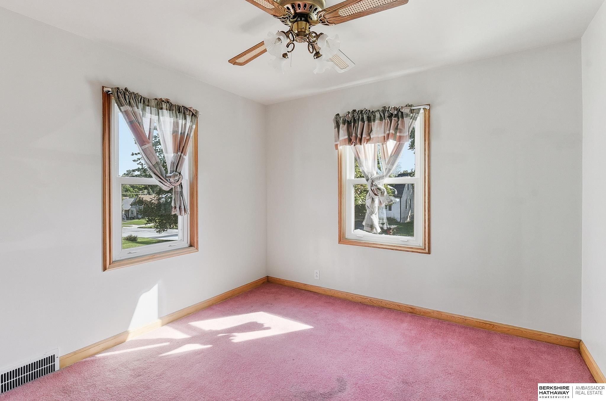 Omaha, Nebraska 68106, United States, 2 Bedrooms Bedrooms, ,1 BathroomBathrooms,Residential,Active,226192