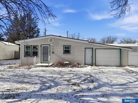 Photo of 1411 N 53rd Street, Lincoln, NE 68504 (MLS # 22602578)