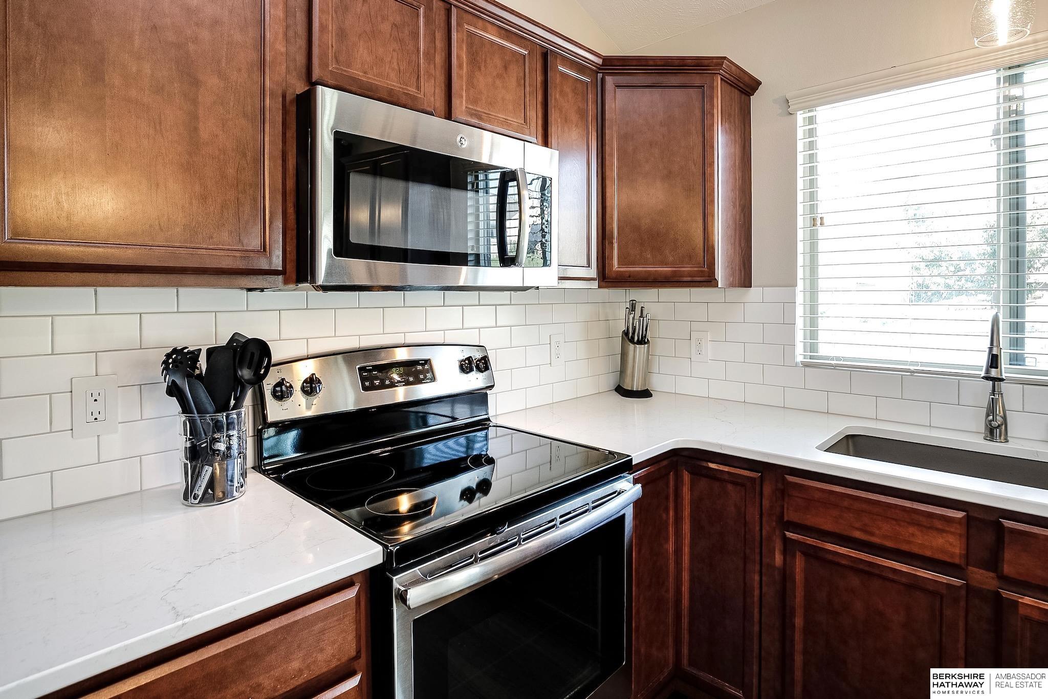 Omaha, Nebraska 68135, United States, 3 Bedrooms Bedrooms, ,2 BathroomsBathrooms,Residential,Pending,203599