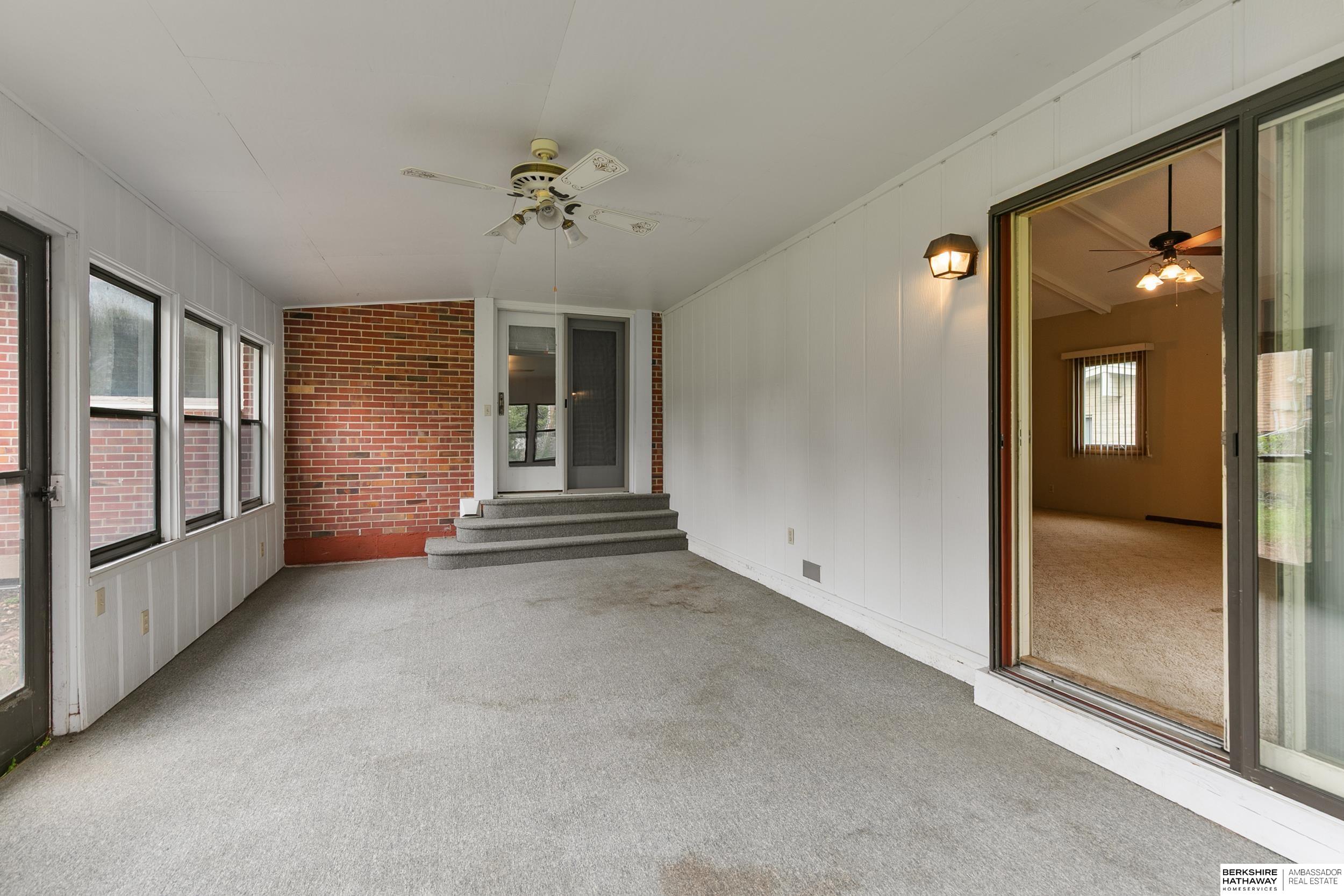 Lincoln, Nebraska 68505, United States, 3 Bedrooms Bedrooms, ,2 BathroomsBathrooms,Residential,Active,214992