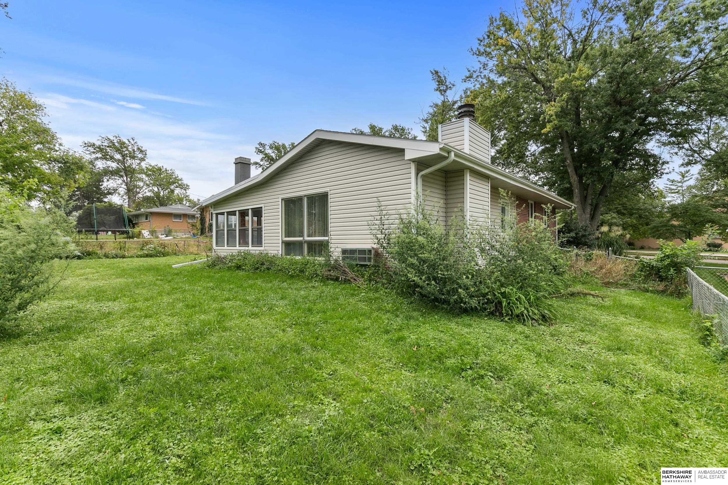 Lincoln, Nebraska 68505, United States, 3 Bedrooms Bedrooms, ,2 BathroomsBathrooms,Residential,Active,214992