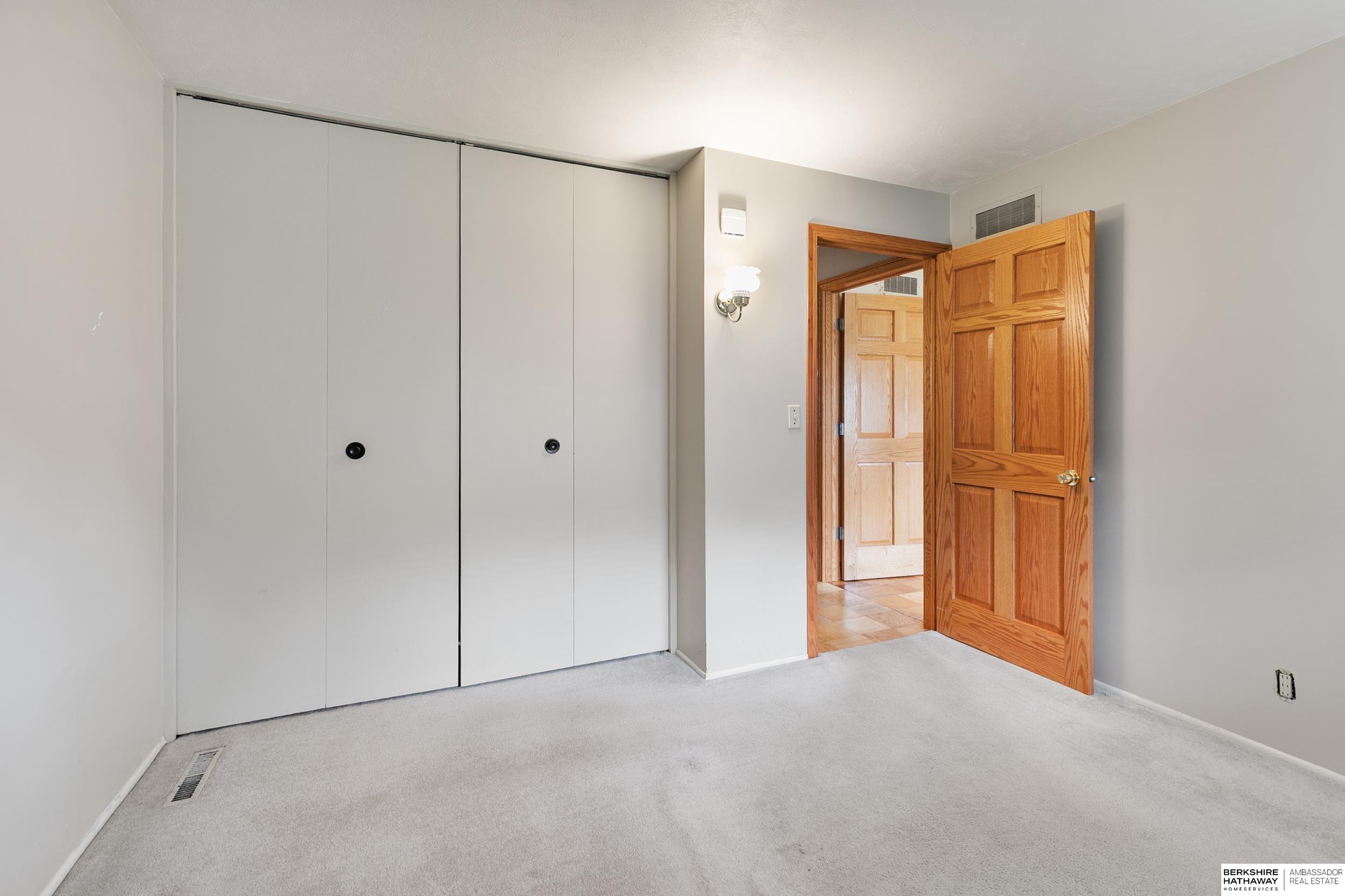 Lincoln, Nebraska 68505, United States, 3 Bedrooms Bedrooms, ,2 BathroomsBathrooms,Residential,Active,214992