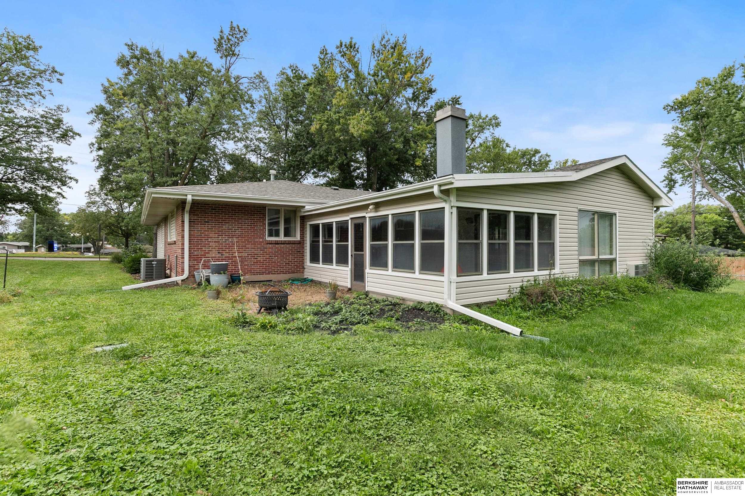 Lincoln, Nebraska 68505, United States, 3 Bedrooms Bedrooms, ,2 BathroomsBathrooms,Residential,Active,214992