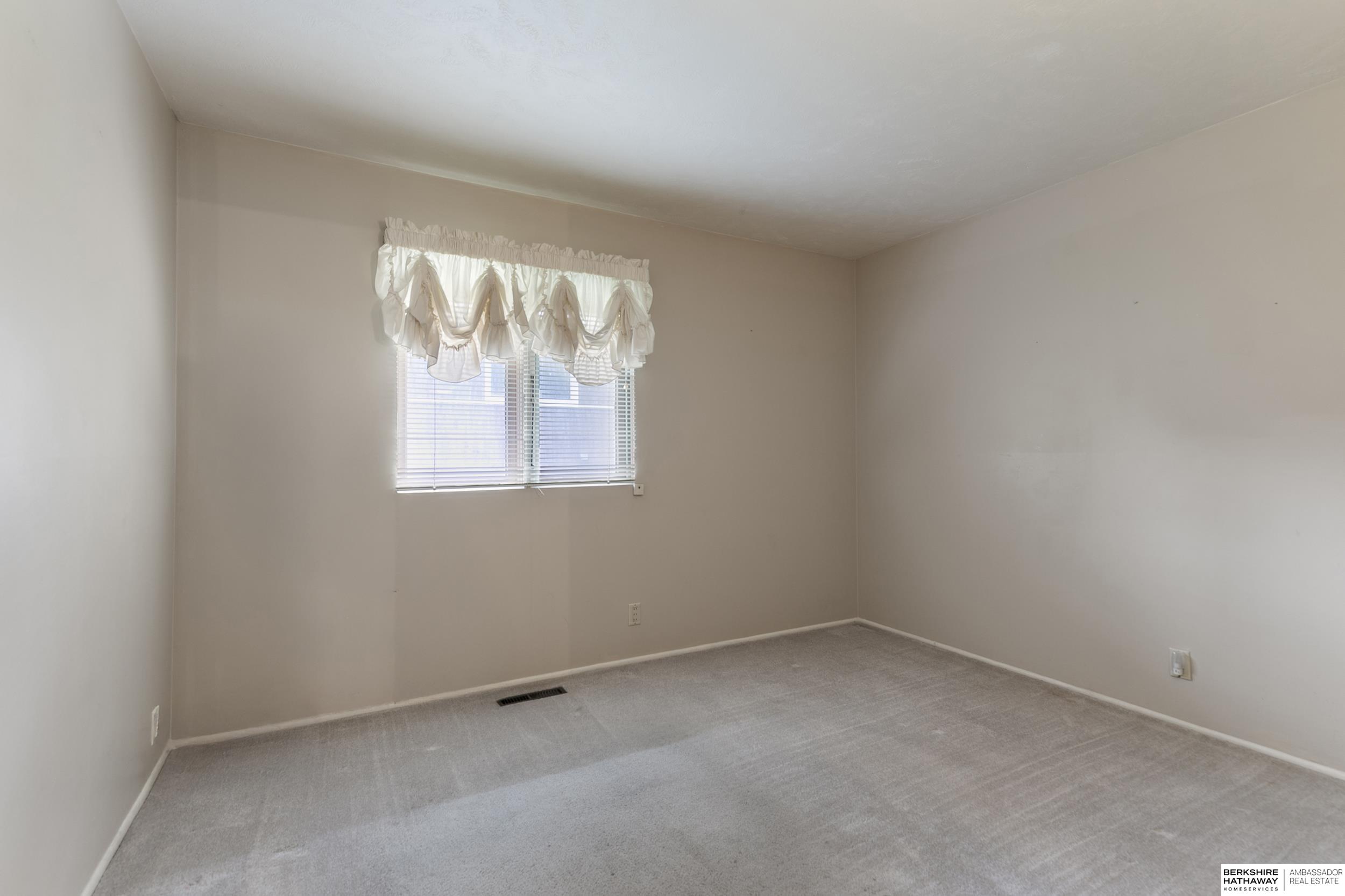 Lincoln, Nebraska 68505, United States, 3 Bedrooms Bedrooms, ,2 BathroomsBathrooms,Residential,Active,214992