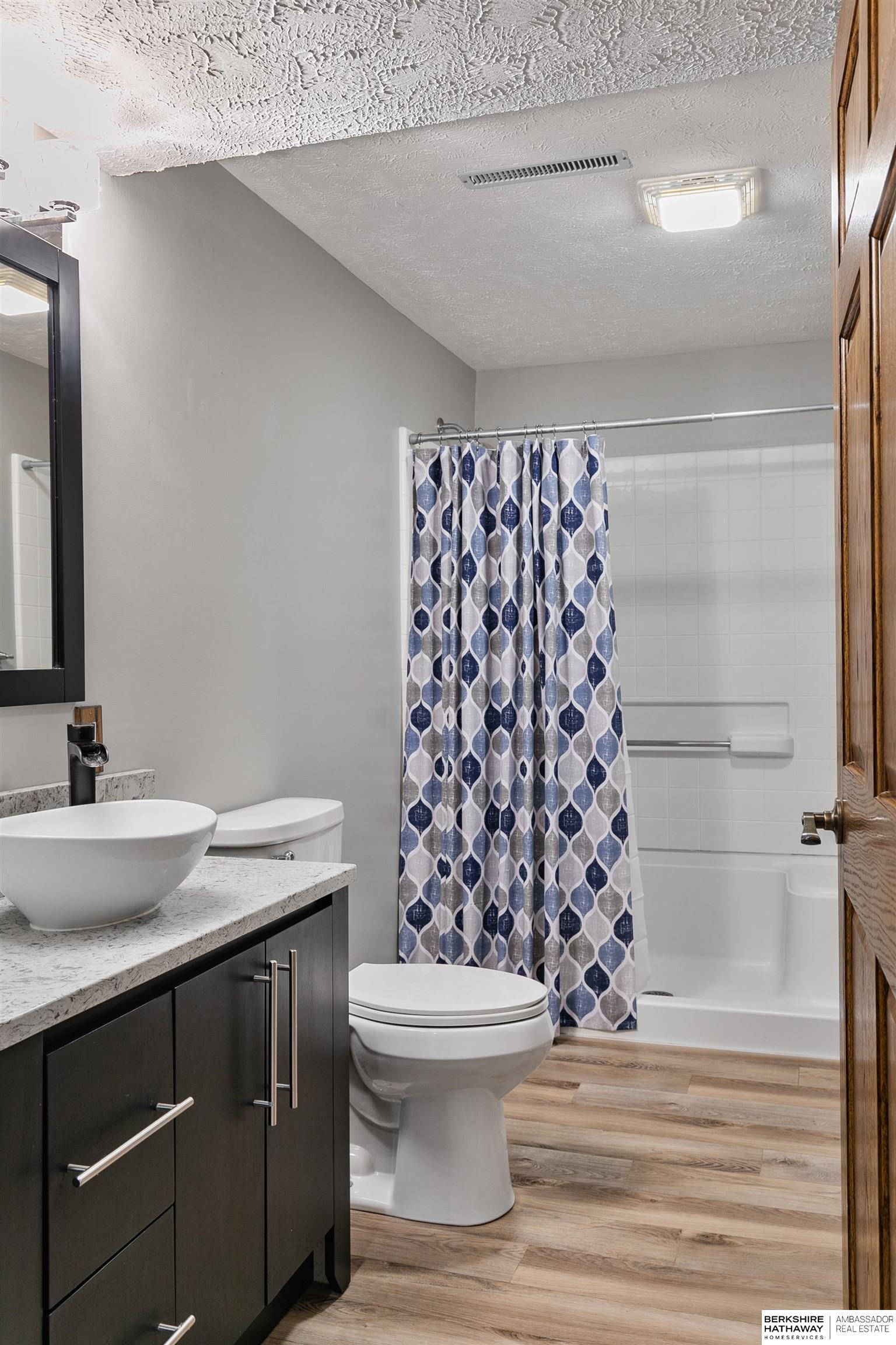 Lincoln, Nebraska 68505, United States, 3 Bedrooms Bedrooms, ,2 BathroomsBathrooms,Residential,Active,214992