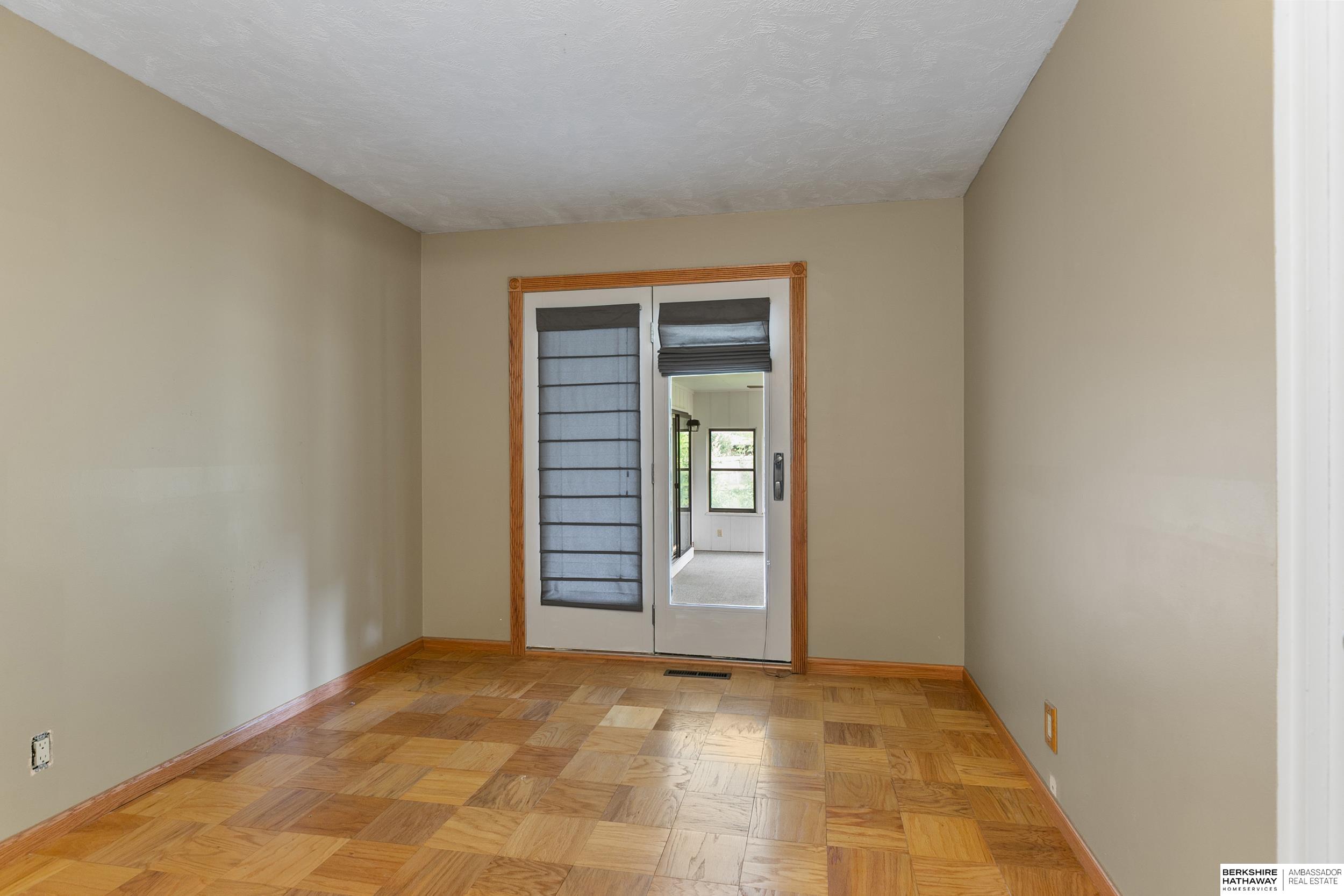 Lincoln, Nebraska 68505, United States, 3 Bedrooms Bedrooms, ,2 BathroomsBathrooms,Residential,Active,214992