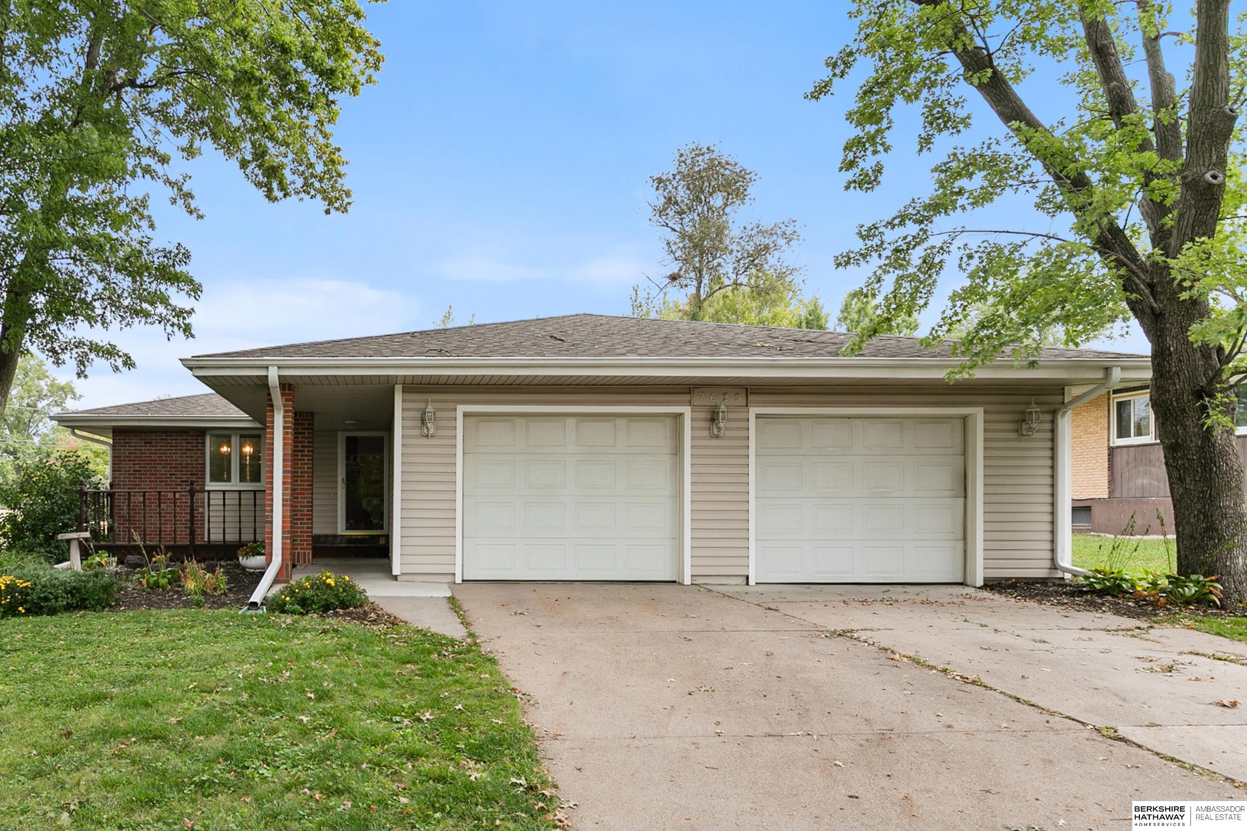 Lincoln, Nebraska 68505, United States, 3 Bedrooms Bedrooms, ,2 BathroomsBathrooms,Residential,Active,214992