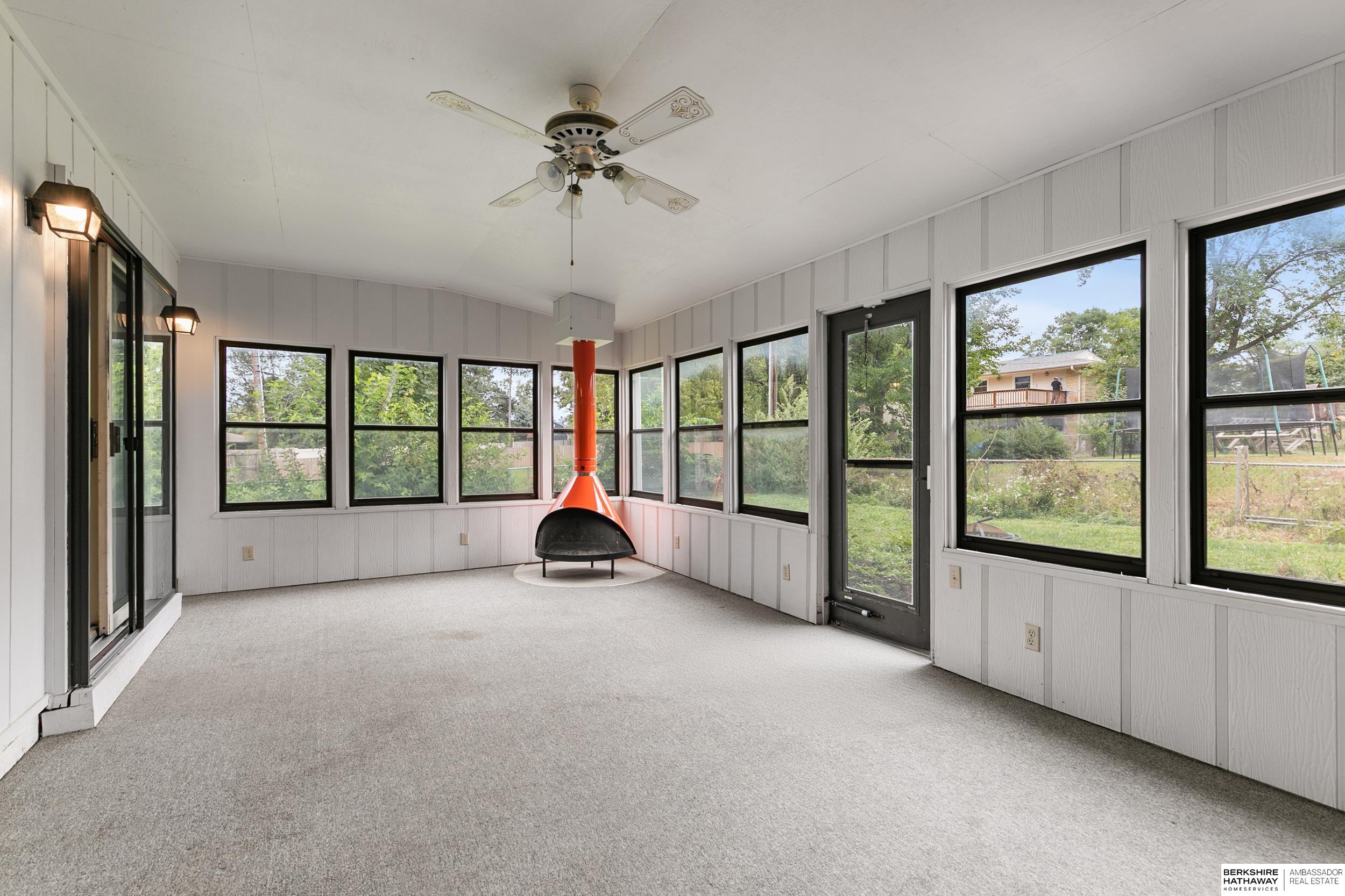 Lincoln, Nebraska 68505, United States, 3 Bedrooms Bedrooms, ,2 BathroomsBathrooms,Residential,Active,214992