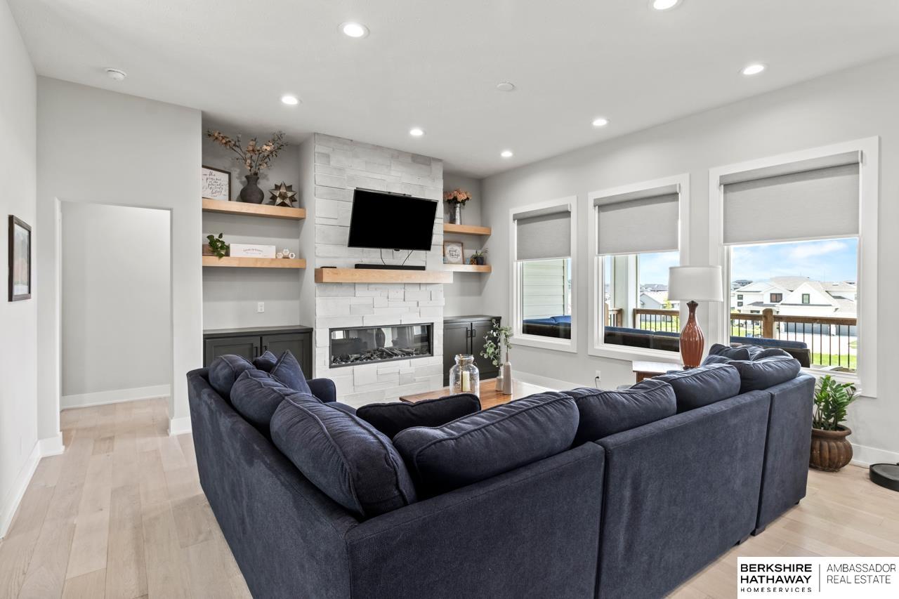 Omaha, Nebraska 68136, United States, 5 Bedrooms Bedrooms, ,3 BathroomsBathrooms,Residential,Active,139594