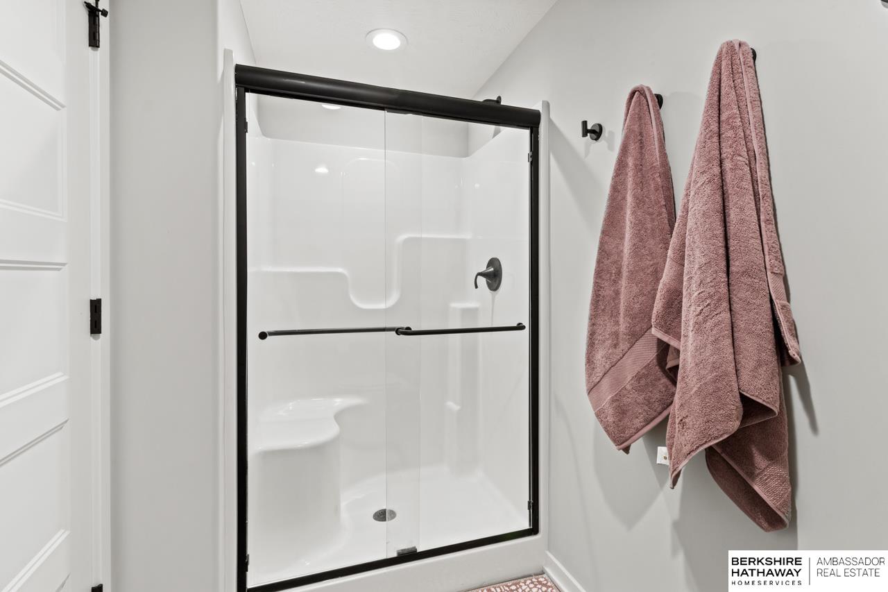 Omaha, Nebraska 68136, United States, 5 Bedrooms Bedrooms, ,3 BathroomsBathrooms,Residential,Active,139594