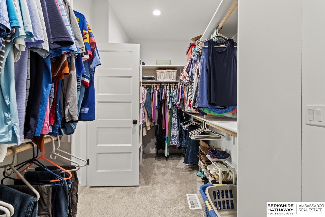 Omaha, Nebraska 68136, United States, 5 Bedrooms Bedrooms, ,3 BathroomsBathrooms,Residential,Active,139594