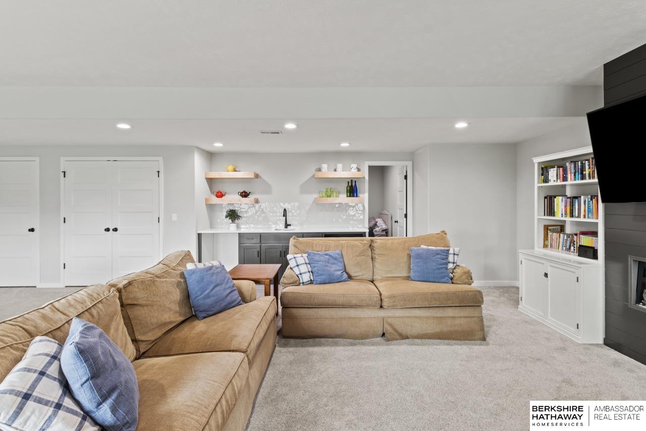 Omaha, Nebraska 68136, United States, 5 Bedrooms Bedrooms, ,3 BathroomsBathrooms,Residential,Active,139594