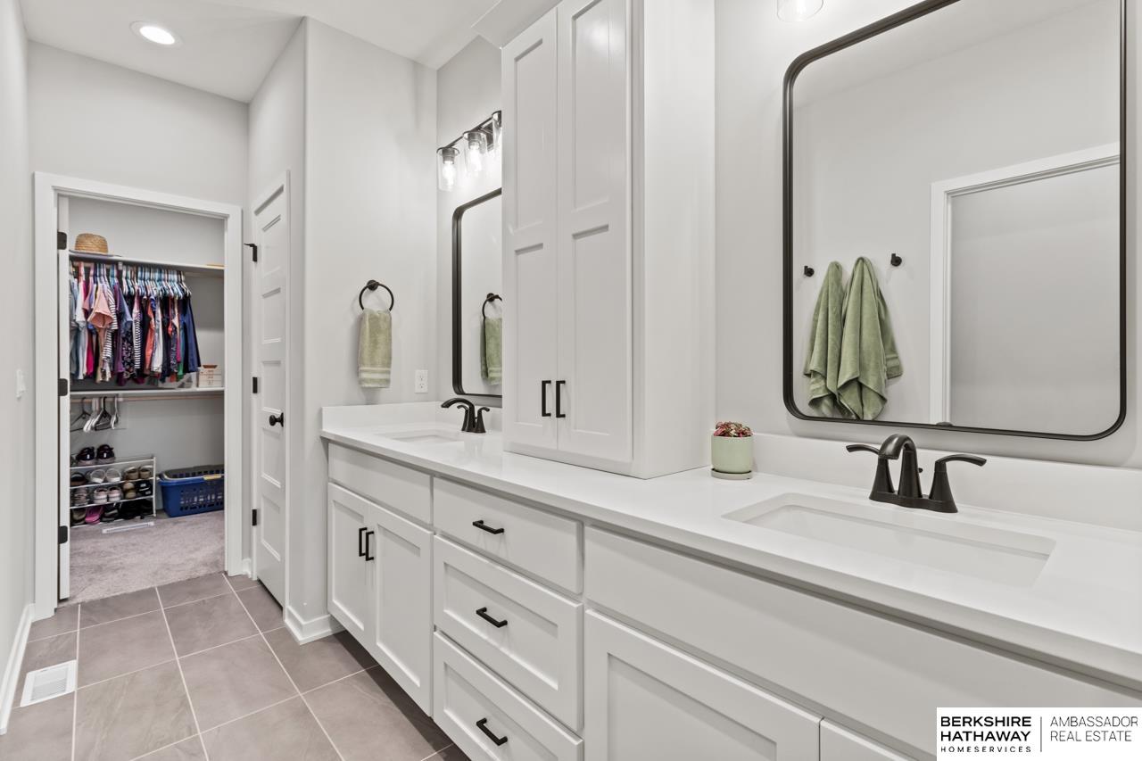 Omaha, Nebraska 68136, United States, 5 Bedrooms Bedrooms, ,3 BathroomsBathrooms,Residential,Active,139594