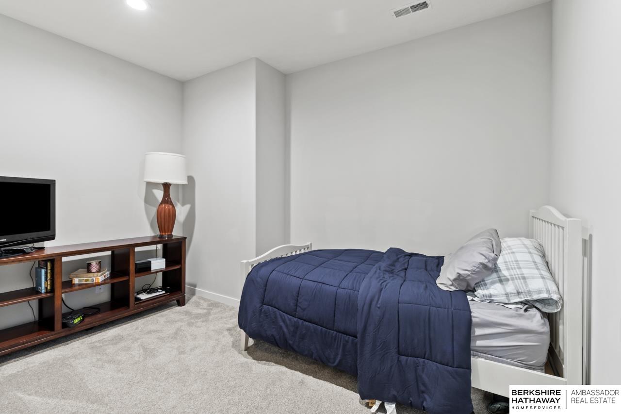 Omaha, Nebraska 68136, United States, 5 Bedrooms Bedrooms, ,3 BathroomsBathrooms,Residential,Active,139594