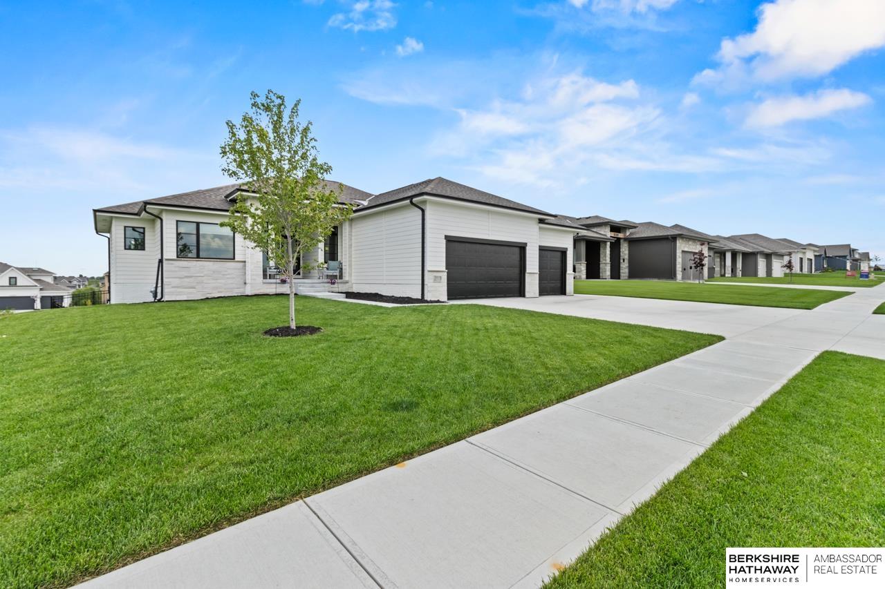 Omaha, Nebraska 68136, United States, 5 Bedrooms Bedrooms, ,3 BathroomsBathrooms,Residential,Active,139594