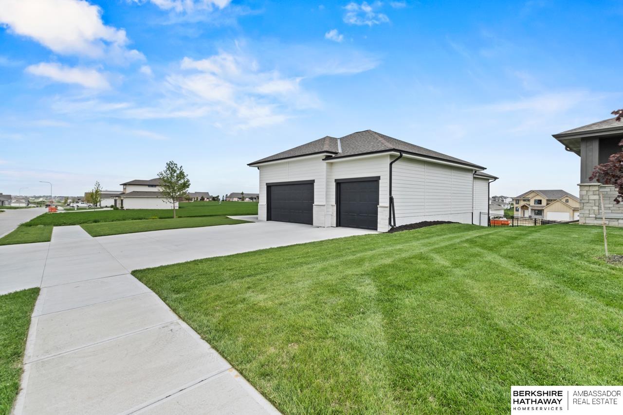 Omaha, Nebraska 68136, United States, 5 Bedrooms Bedrooms, ,3 BathroomsBathrooms,Residential,Active,139594