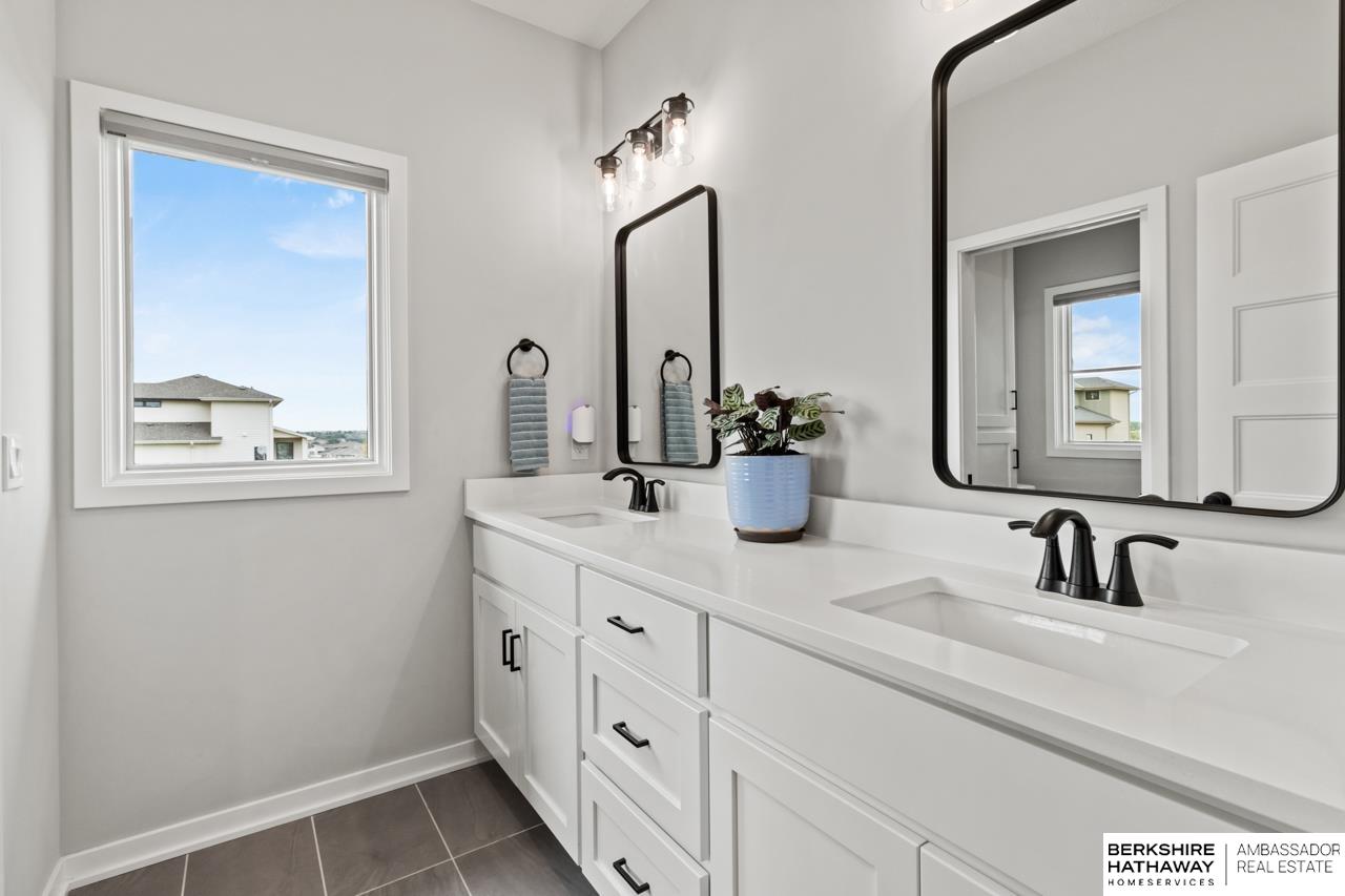 Omaha, Nebraska 68136, United States, 5 Bedrooms Bedrooms, ,3 BathroomsBathrooms,Residential,Active,139594