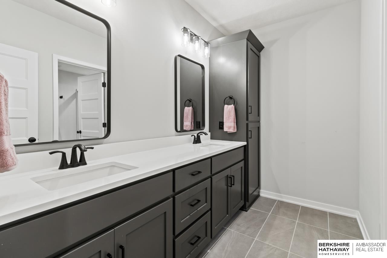 Omaha, Nebraska 68136, United States, 5 Bedrooms Bedrooms, ,3 BathroomsBathrooms,Residential,Active,139594